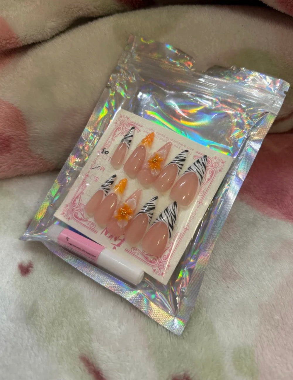 black+white stiletto nails 🌺